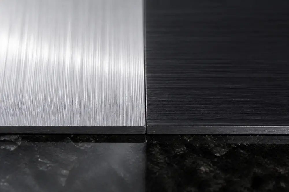 Visual demonstration of optical reflection mismatch caused by 90-degree brushed finish grain direction variation on aluminum panels Visual demonstration of optical reflection mismatch caused by 90-degree brushed finish grain direction variation on aluminum panels